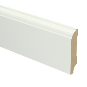 Eigentijdse plint 70x15 RAL9010